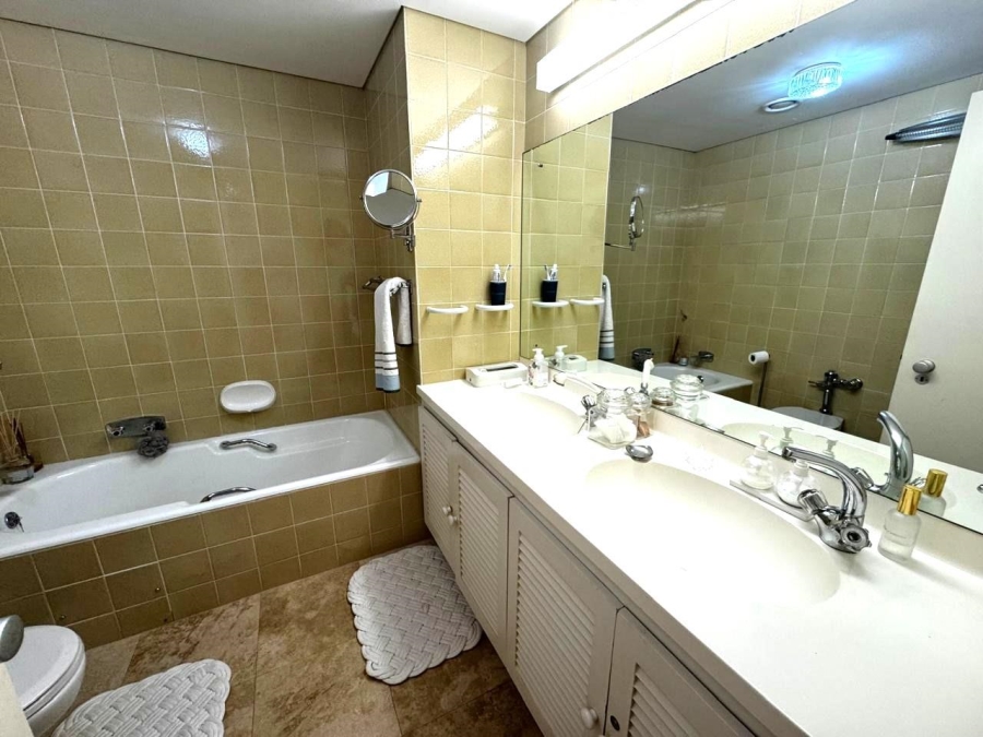 To Let 2 Bedroom Property for Rent in Sea Point Western Cape